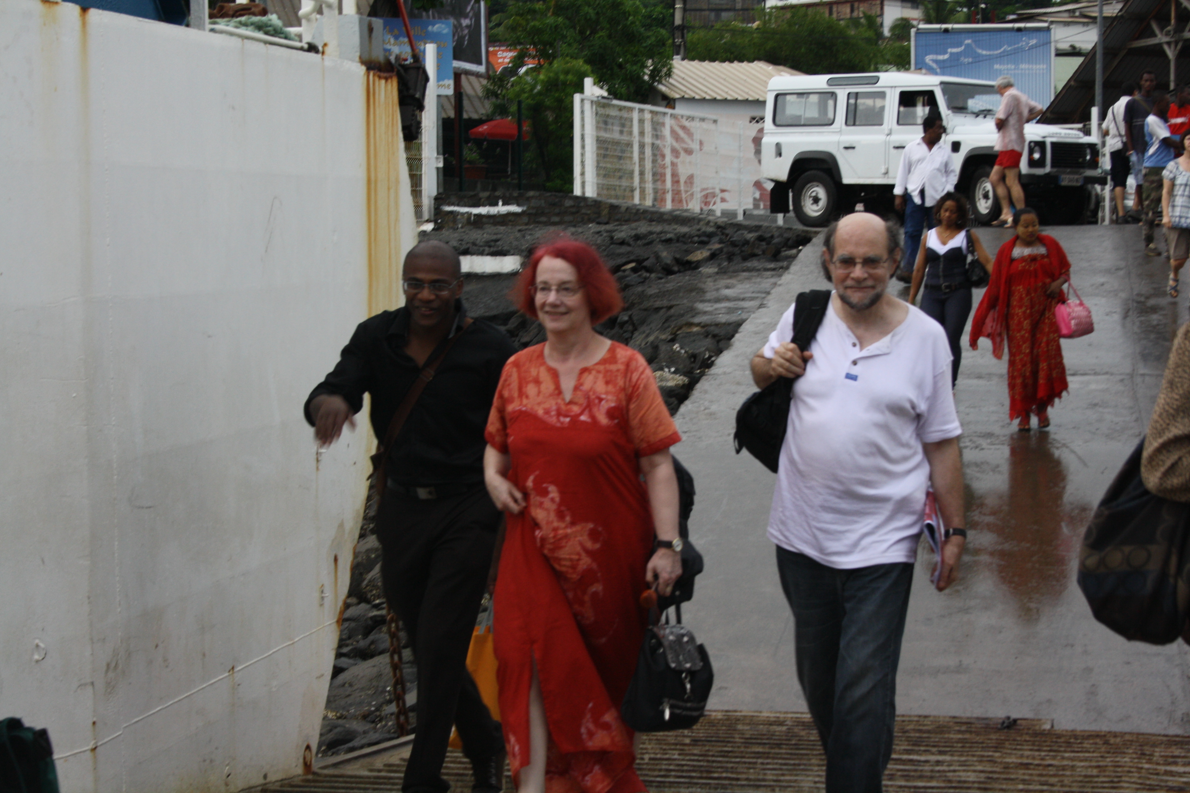 Mayotte, notre débarquement de la barge, avec Nassuf et Denis