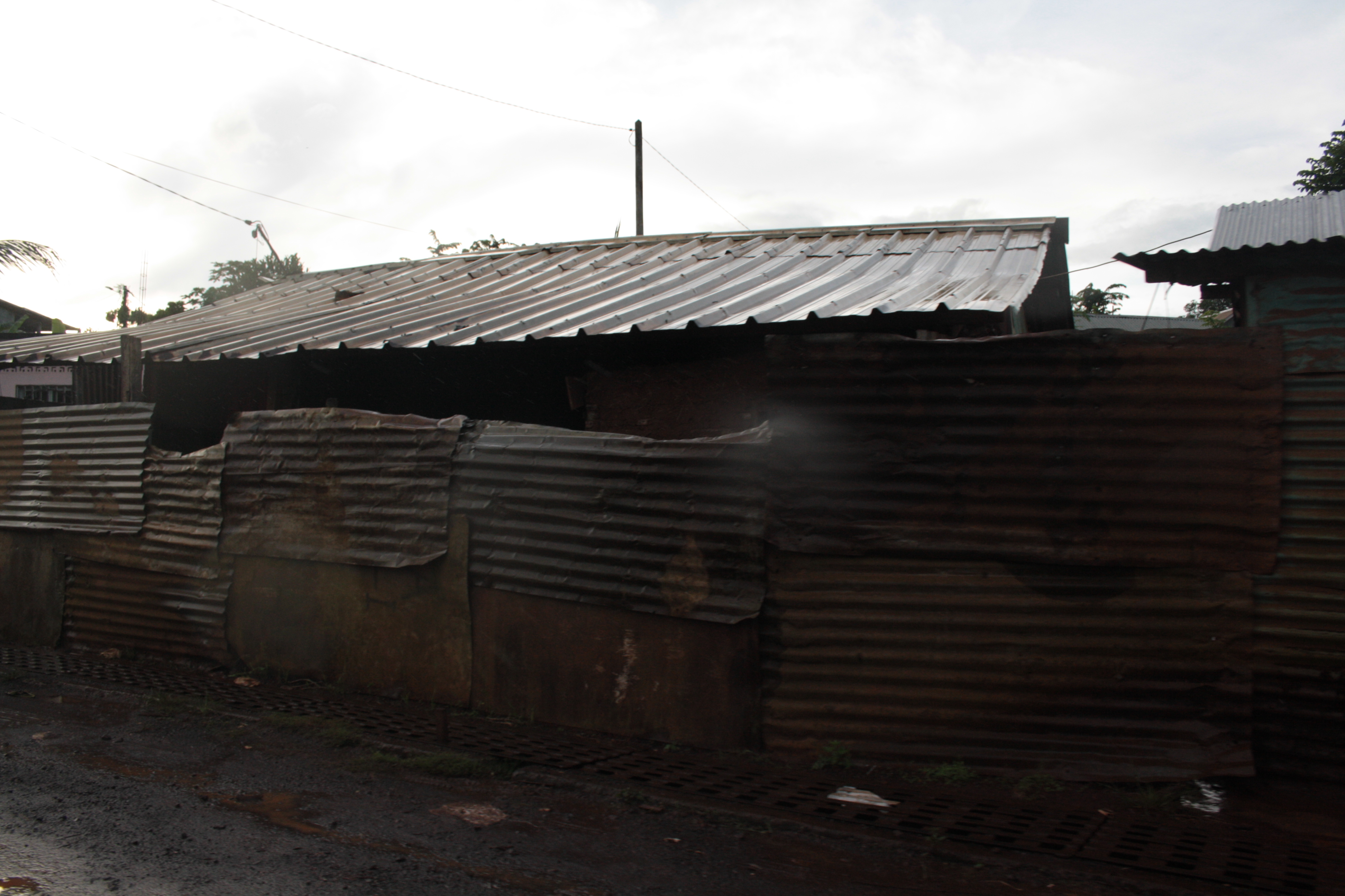 Mayotte, "habitation" d'un bidonville